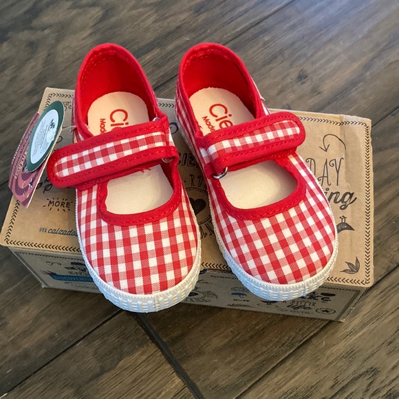 Cienta Other - Cienta gingham Mary Jane shoes